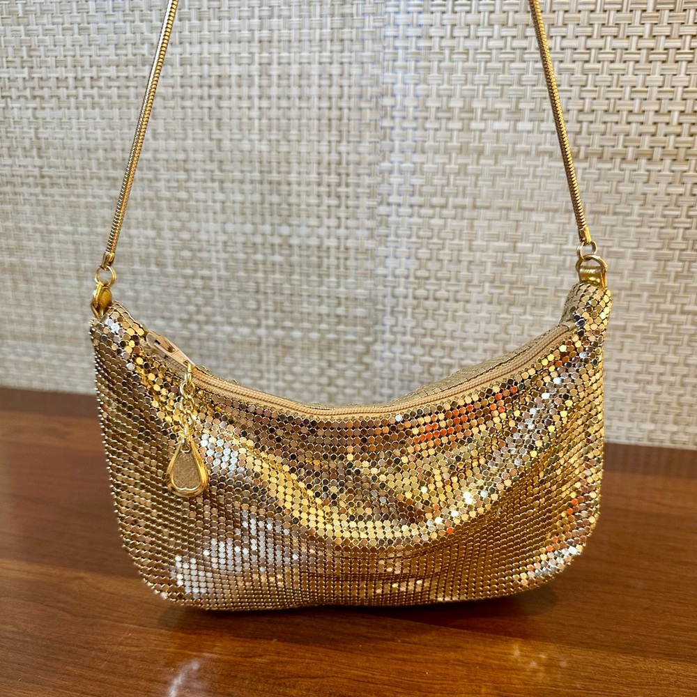 🌟HP🌟VTG 1970s Gold Aluminum Mesh Shoulder Crescent Bag Snake Chain Hong Kong